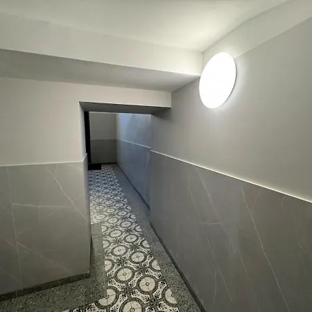 Center Gem - Perfect Location! *